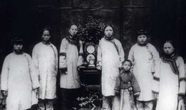 受欺負半年，小妾懷孕后暴打正妻，古代妻妾之間的斗爭很激烈