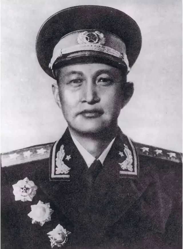 廣東軍區成立，司令員是元帥，四位副司令員都是誰