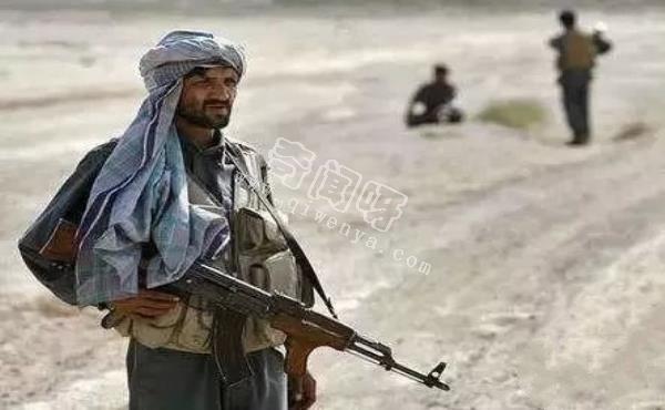 人類被AK47射中會(huì)怎樣，別在被電影欺騙！