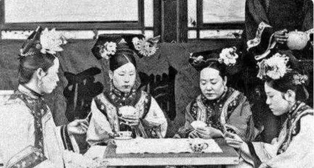 還原中國古代歷史宮女真實生活，宮女為了在宮中生活好過討好太監