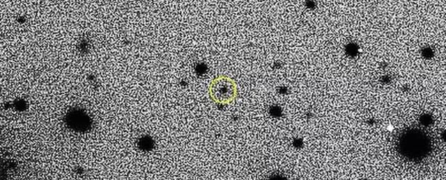 瘋狂小行星反方向繞著軌道運行，而且還逃過死亡的命運100萬年