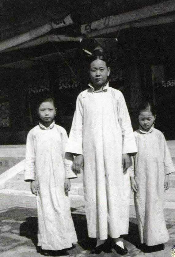 還原中國古代歷史宮女真實生活，宮女為了在宮中生活好過討好太監