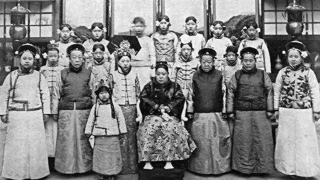 還原中國古代歷史宮女真實生活，宮女為了在宮中生活好過討好太監