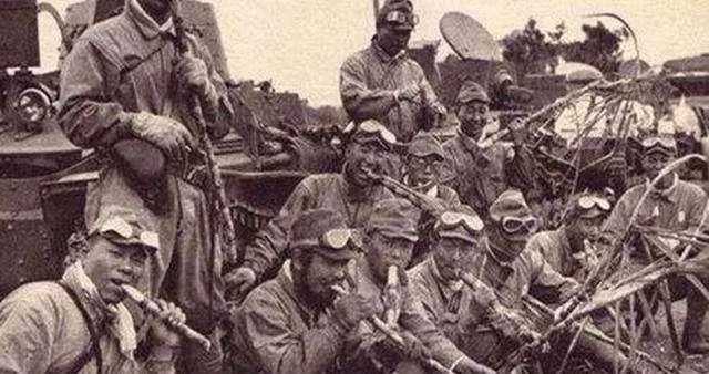 日軍最奇葩軍隊，看到路過的中國軍隊一槍不開，目送40萬人遠去！
