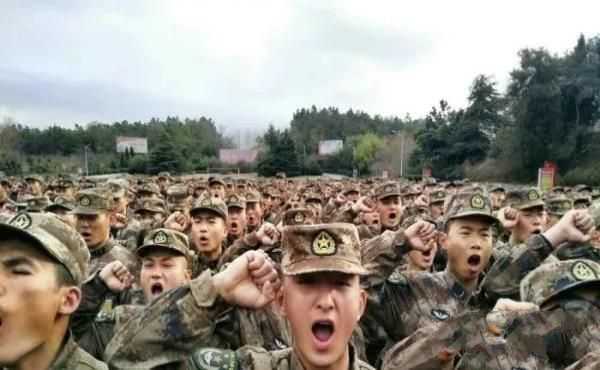 軍隊為何要把2念“兩”，7念“拐”，9念“勾”？有三個原因