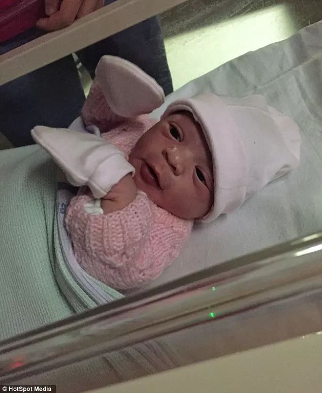 21歲苗條女子肚子劇烈疼痛才知道要生寶寶了！她：可是我月經(jīng)都有來