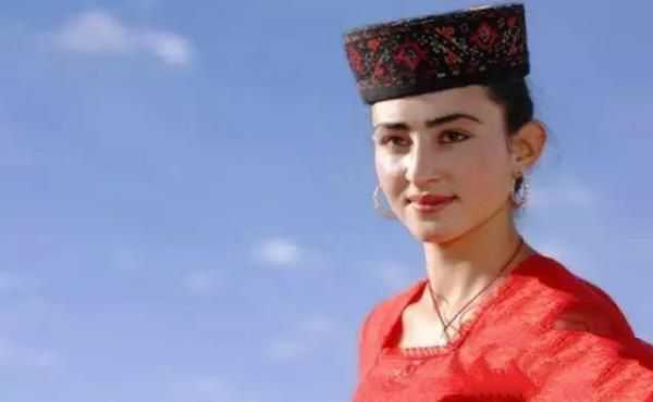 阿富汗也是一個美女之國，兼具東西方兩種美