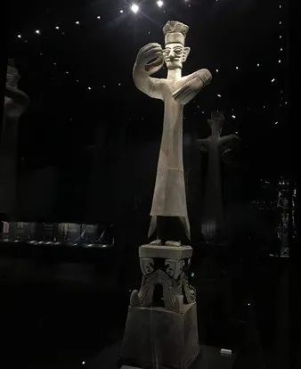 酷似外星人神秘文物，三星堆遺址新出土金面具、象牙