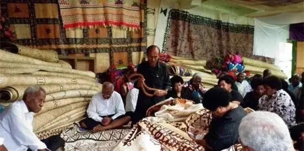 盤點(diǎn)全球10大奇葩葬禮，死后撥皮！