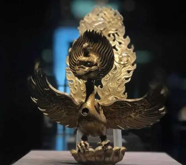 千年古塔維修，塔頂找到一霸氣鎮塔神獸，考古隊：此物專克龍族