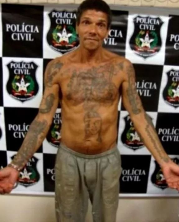 行走的“死亡筆記本”：惡男殺70人全是壞人，闖監(jiān)獄殺父吃心