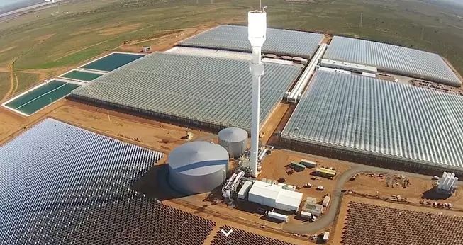 沙漠農場在沒有土壤、地下水、農藥的情況下種出17000噸的食物！