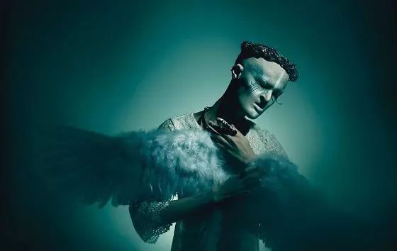 28歲患有罕見基因異常疾病的女模打破了眾人對時尚的印象