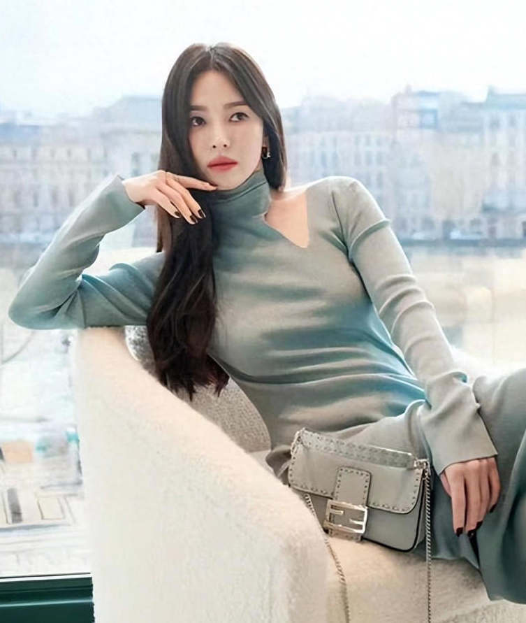 米蘭之夜：中韓女神唐嫣、宋慧喬同臺(tái)亮相，中式大氣驚艷全場(chǎng)