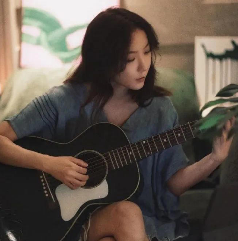 40歲王珞丹未婚獨居，坦言享受單身，看了她家才知道她過得太舒坦了