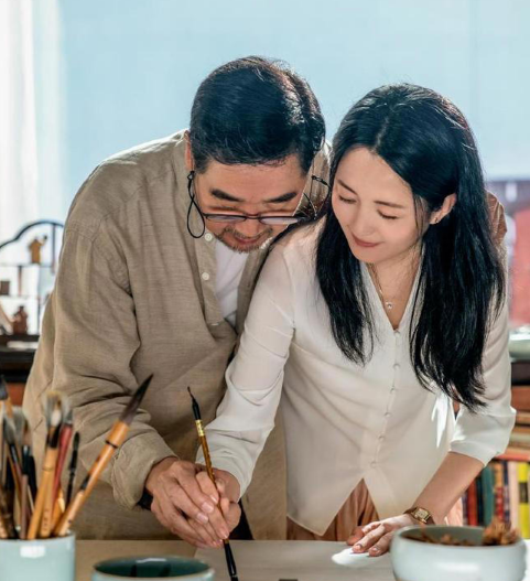 賈靜雯又矮又瘦算不算大美女？看她和姚晨的新劇同框照，就知道了