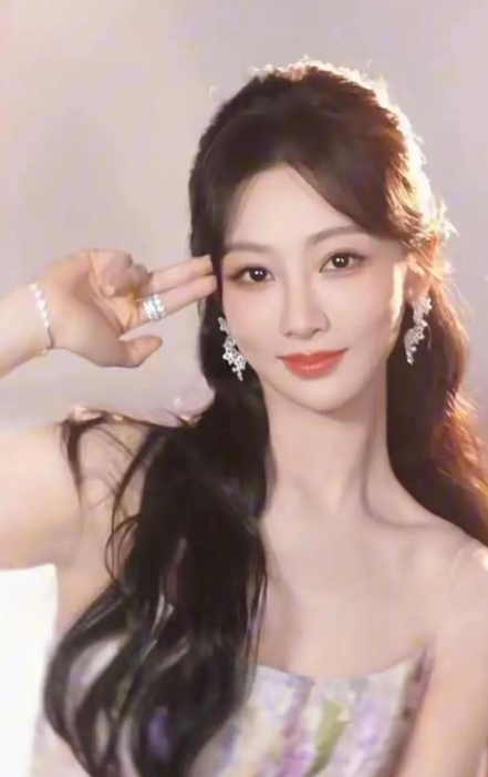 楊紫新嘗試：達(dá)芬奇轉(zhuǎn)場(chǎng)驚艷全場(chǎng)