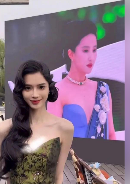 千萬粉絲女網紅何丹彤，曬和大屏幕里的劉亦菲同框視頻惹爭議！本人直播回應！網友：劉亦菲無辜躺槍！